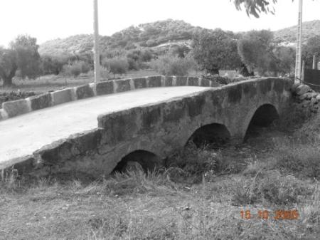 Imagen Un puente sobre el arroyo Santa Ana: El Molinillo